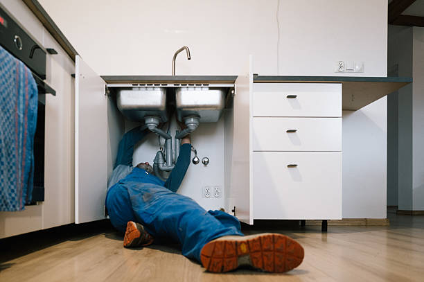 Professional Emergency Plumber technician working in Shenandoah, VA